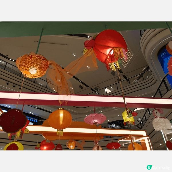 臨近中秋佳節，猜燈謎觀賞傳統花燈 ，美極美極！看誰智慧好。