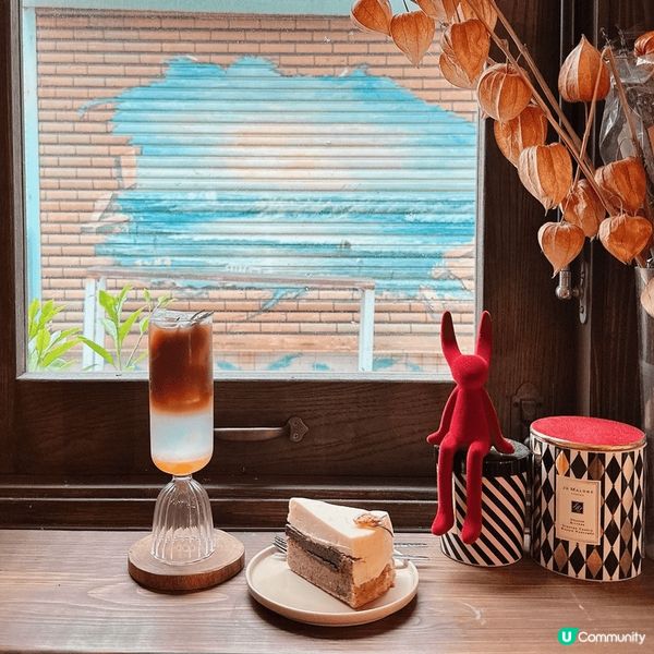 充滿着日本昭和風嘅Cafe～入面好多設施都係用原木做，環境清...