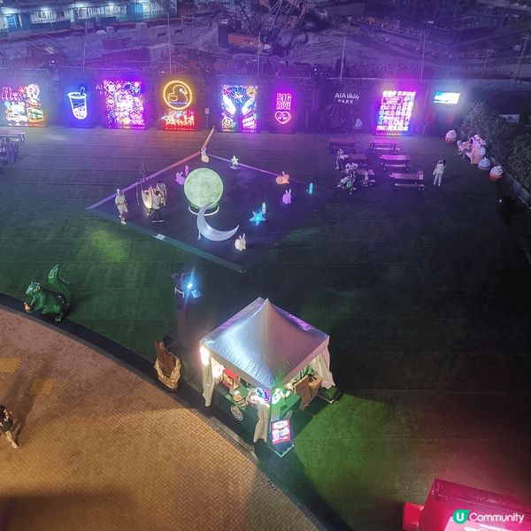 摩天輪下的打卡好地方，中秋佳節，中環碼頭一出，就見到摩天輪下...