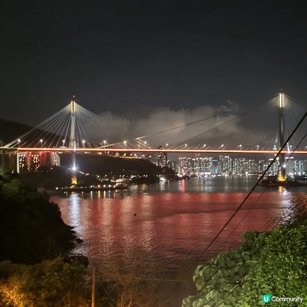 ## 釣魚灣泳灘，浪漫夜景約會勝地 🌃❤️