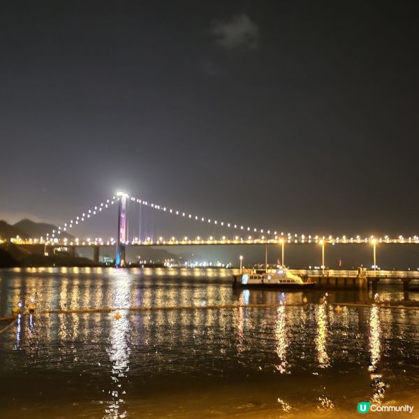 ## 釣魚灣泳灘，浪漫夜景約會勝地 🌃❤️