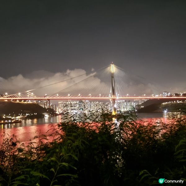 ## 釣魚灣泳灘，浪漫夜景約會勝地 🌃❤️