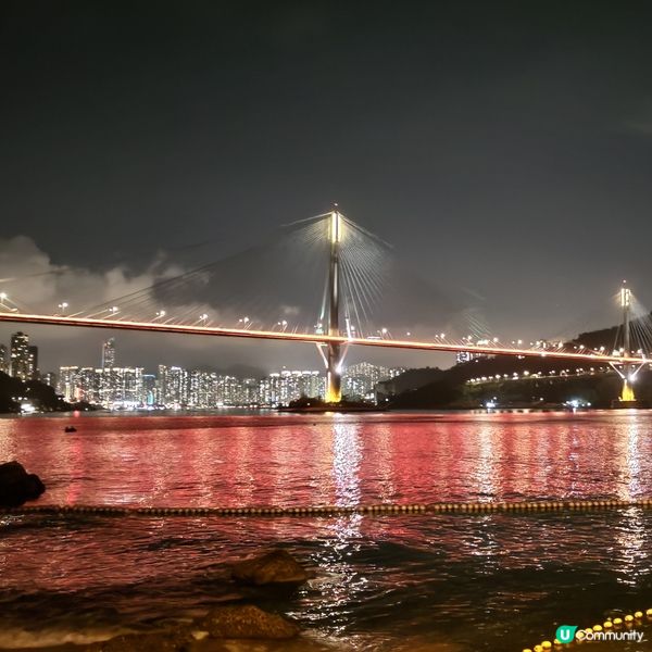 ## 釣魚灣泳灘，浪漫夜景約會勝地 🌃❤️