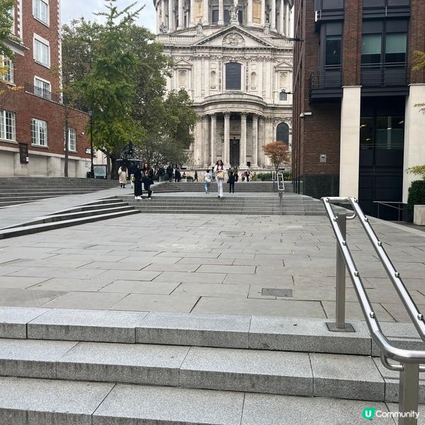 英國倫敦聖保羅堂入口位置