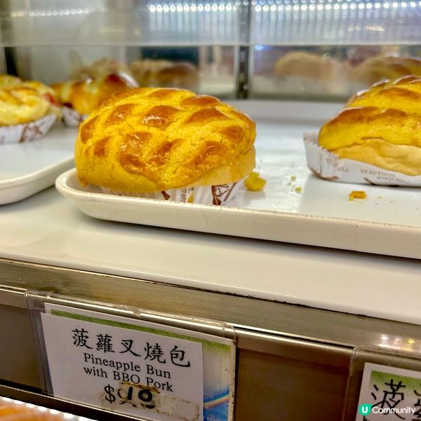 ## 港島菠蘿包大比拼🍍  
芝士流心定叉燒餡正d？🥰