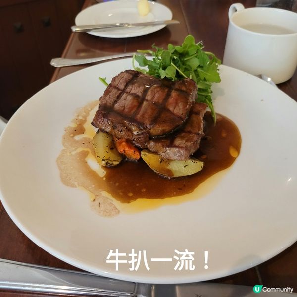 維多利亞式的古堡洒店，面對露易斯湖，撩動人心，享用午餐，超正