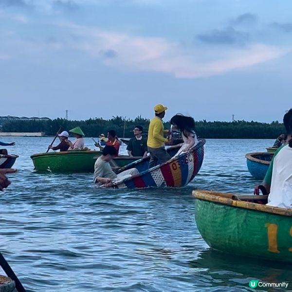 峴港會安必玩！五彩繽紛椰子簸箕船 🥥🚣‍♀️
