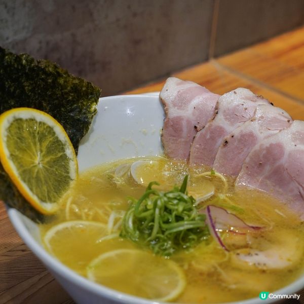 在全台十大拉麵排行榜上有名的柑橘拉麵