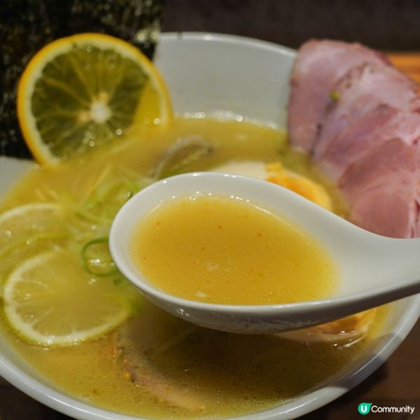 在全台十大拉麵排行榜上有名的柑橘拉麵