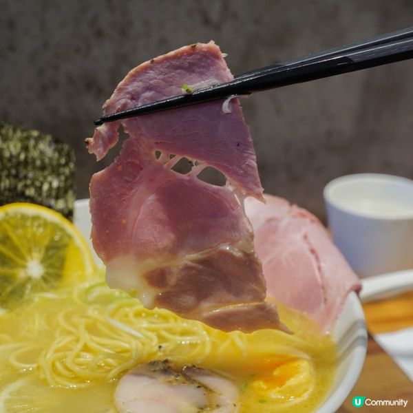 在全台十大拉麵排行榜上有名的柑橘拉麵