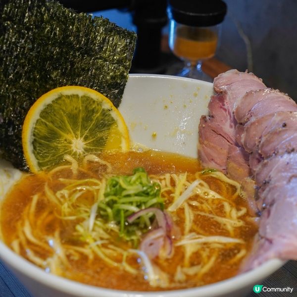 在全台十大拉麵排行榜上有名的柑橘拉麵