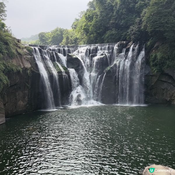 ## ✈️台灣旅行必去！十分瀑布超震撼 🤩