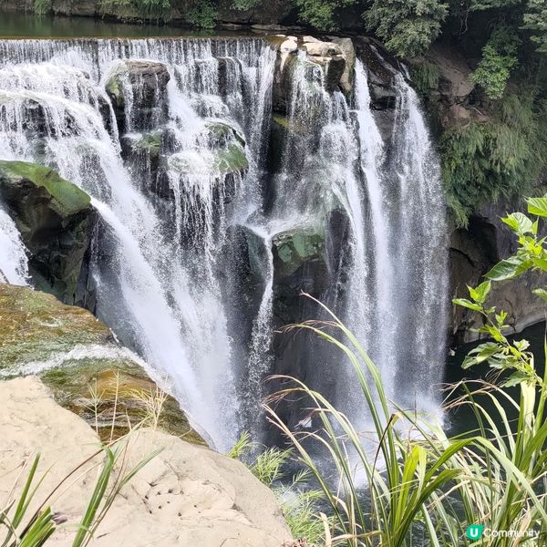 ## ✈️台灣旅行必去！十分瀑布超震撼 🤩