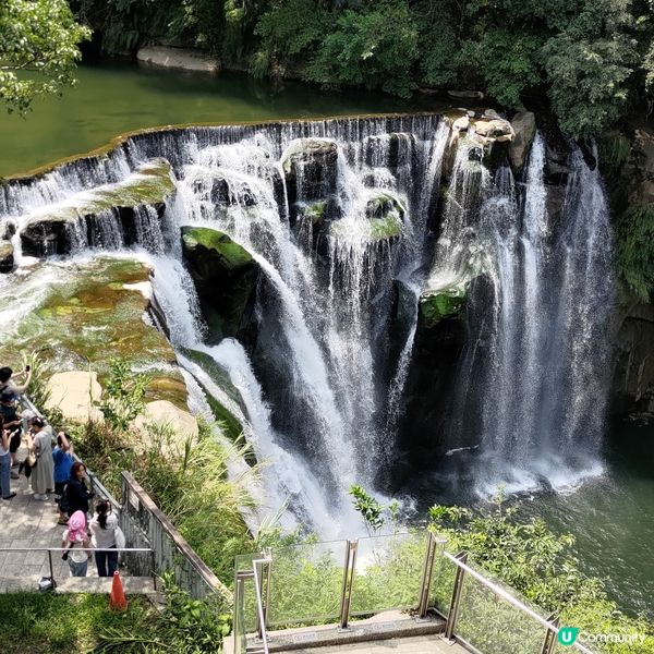 ## ✈️台灣旅行必去！十分瀑布超震撼 🤩