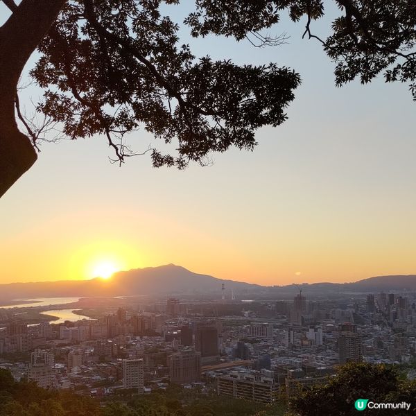 ## 台北浪漫打卡🌇  松山機場觀機平台✈️