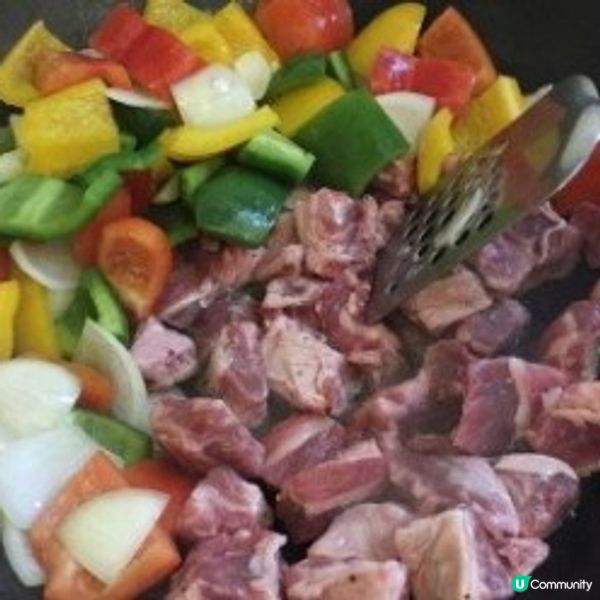 洋蔥三色椒炒牛柳粒