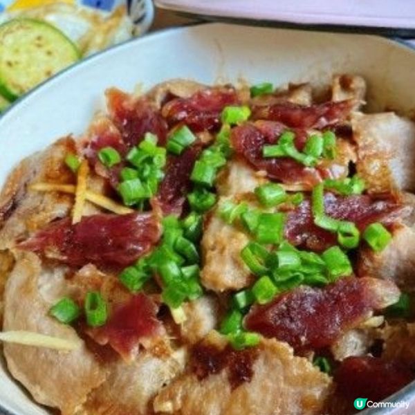 臘腸豬頸肉煲仔飯  