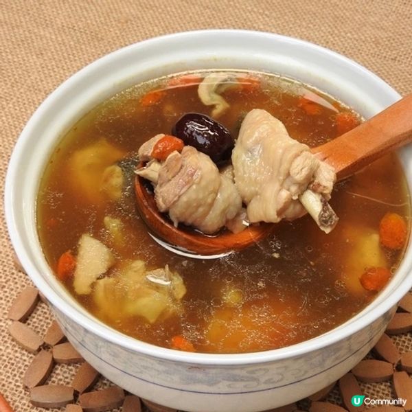 冬天湯水 : 黨參紅棗燉雞湯
