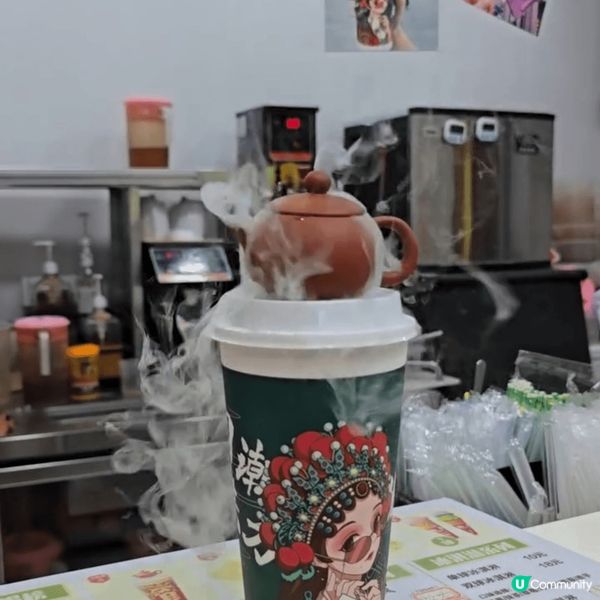 潮洲廣濟橋，牌坊街及潮州古城一帶，廣濟橋附近有中式燈光sho...