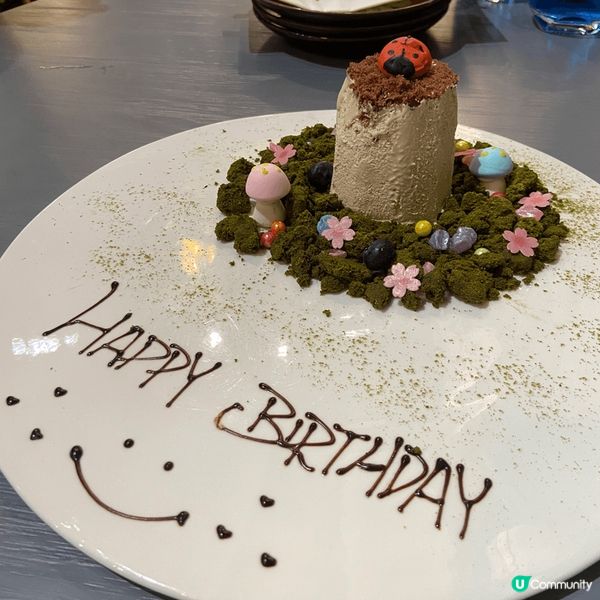 今日黎到油麻地?慢里牆城慶祝生日，環境佈置得好chill，甜...