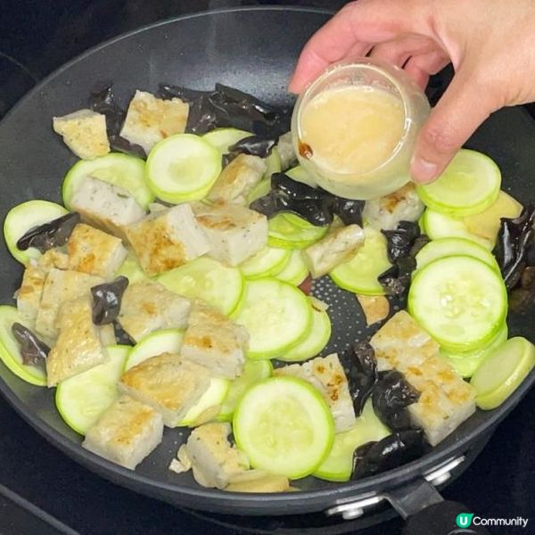 翠玉瓜雲耳炒魚鬆