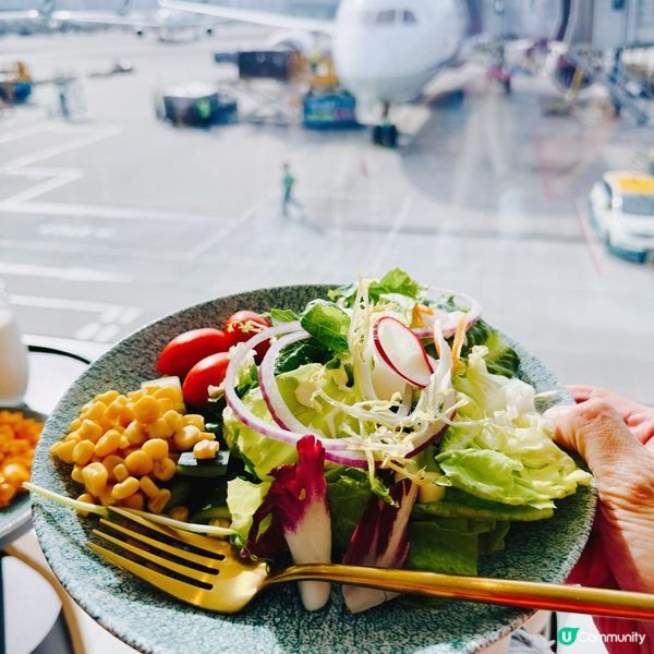 【機場貴賓室】Kyra Lounge 香港國際機場2024最新貴賓室 | Priority Pass入得 | Gate 23 | 必食焗豬| 必飲 Cocktail 生啤 | 望住飛機Hea住等上機