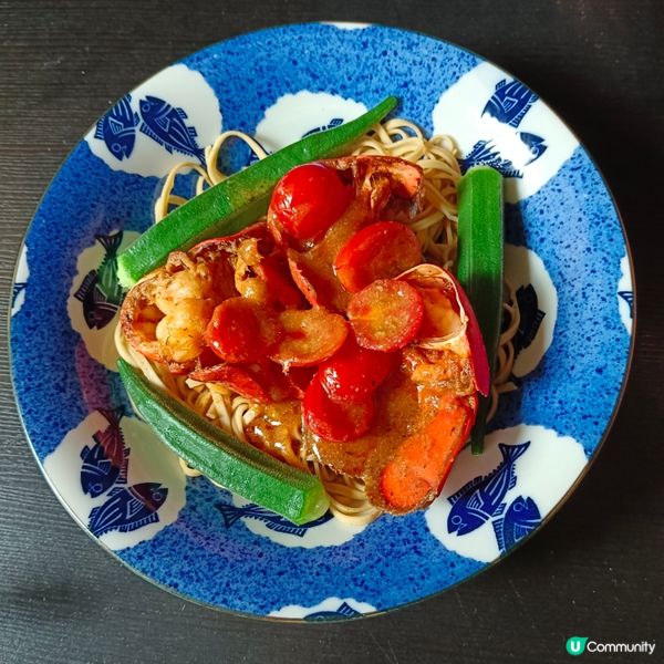秋葵伴水牛城辣汁煮車厘茄龍蝦麵