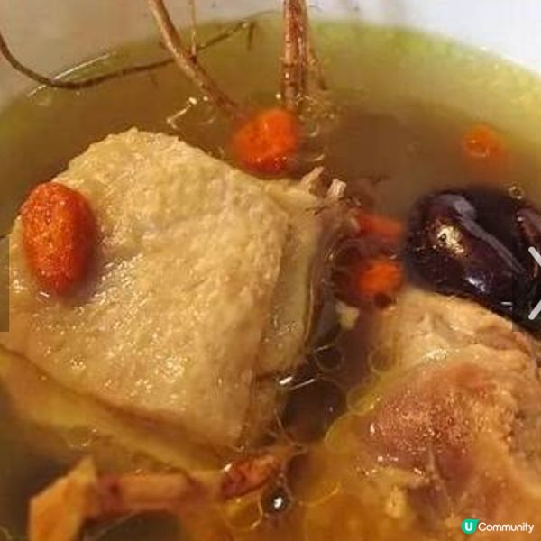 《女士秋天進補食療 養顏防脫髮》 五指毛桃煲雞湯
