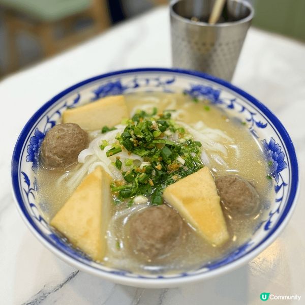 朋友外國返嚟,好掛住食粉麵,就帶佢去左元朗著名唧潮州大勝牛雜...