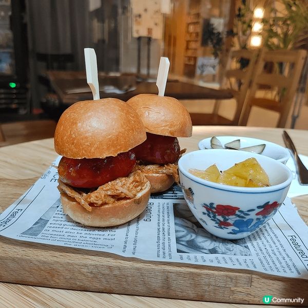 啟岸巷子位於土瓜灣同何文田地鐵站之間，雖然係位於新建私人屋苑...