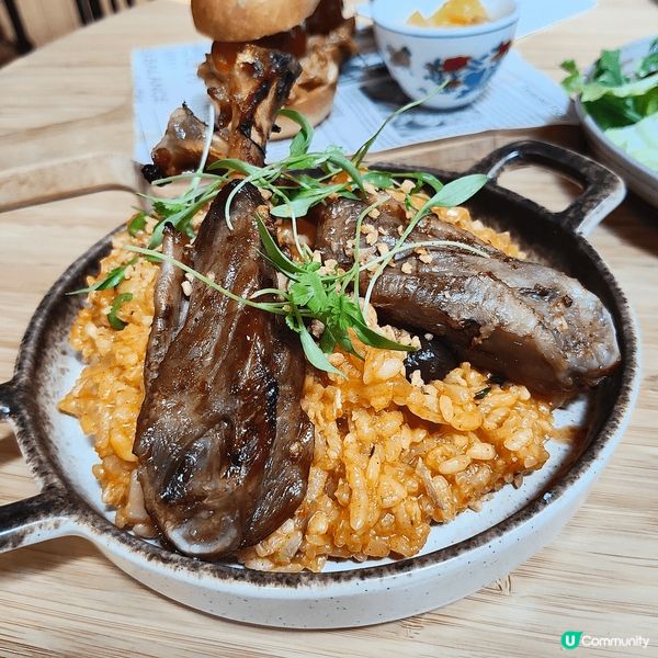 啟岸巷子位於土瓜灣同何文田地鐵站之間，雖然係位於新建私人屋苑...