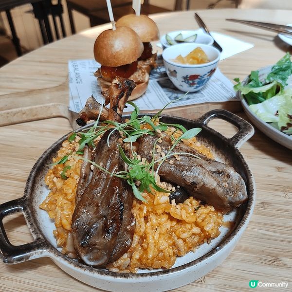 啟岸巷子位於土瓜灣同何文田地鐵站之間，雖然係位於新建私人屋苑...