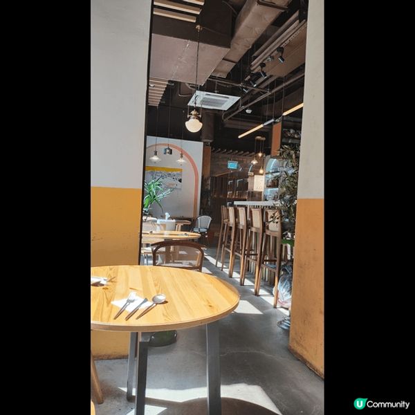 啟岸巷子位於土瓜灣同何文田地鐵站之間，雖然係位於新建私人屋苑...