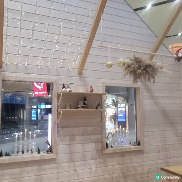 芬蘭赫爾辛基機場的聖誕佈置