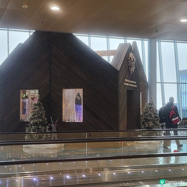 芬蘭赫爾辛基機場的聖誕佈置