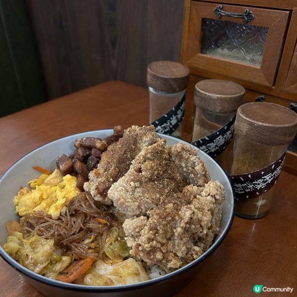 大埔古早台灣菜|🍤巨大炸物便當湯拌麵