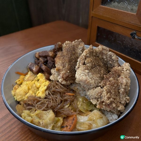 大埔古早台灣菜|🍤巨大炸物便當湯拌麵