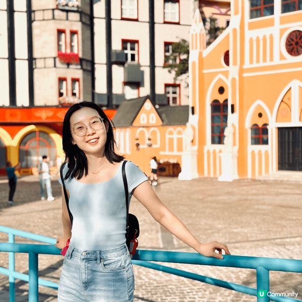 世界之窗旁邊有一個歐洲風情小鎮，充滿各式各樣的歐式建築，非常...