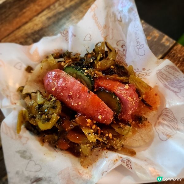 駱駝漆大廈美食探險 🍜  五月星牛肉麵，古早味台灣風味！