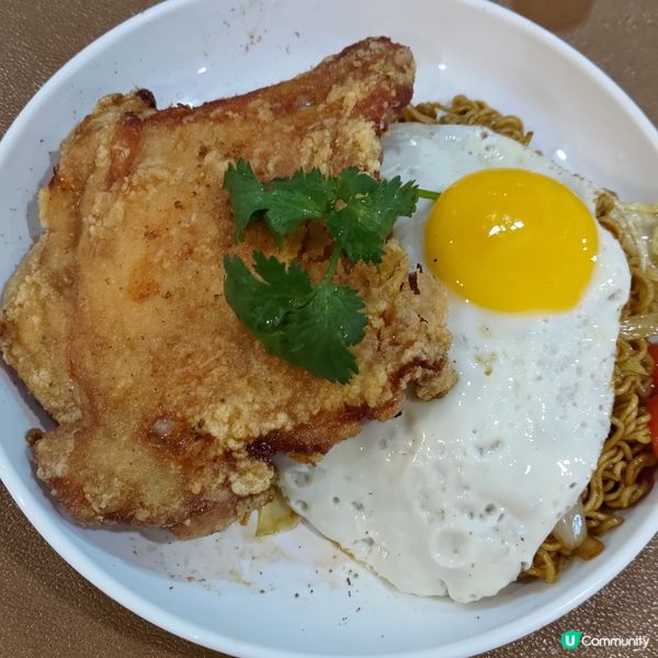 ## 觀塘工廈必食邪惡美食🤤炸雞髀煎蛋炒公仔麵💜