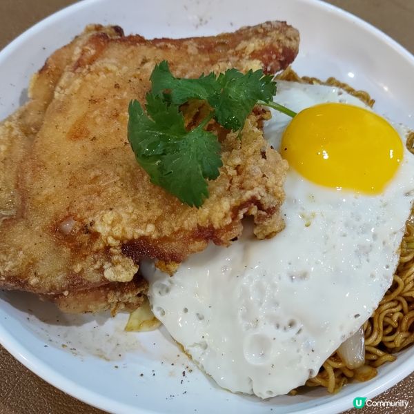 ## 觀塘工廈必食邪惡美食🤤炸雞髀煎蛋炒公仔麵💜