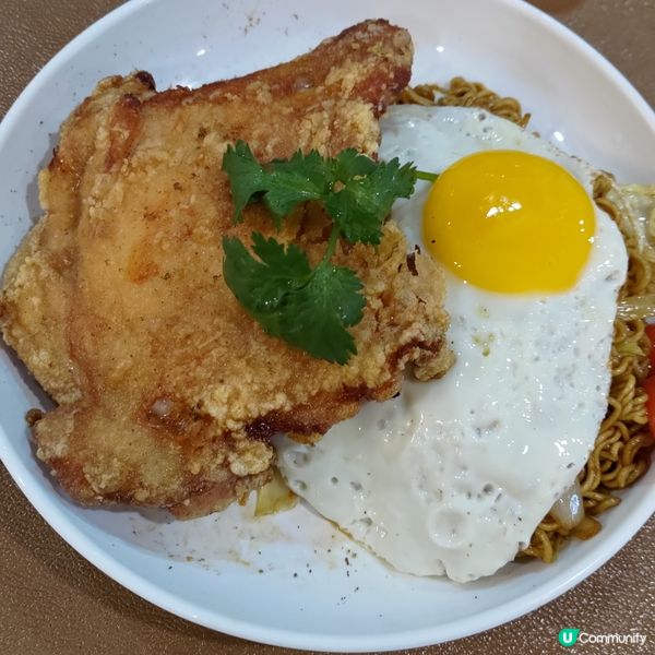 ## 觀塘工廈必食邪惡美食🤤炸雞髀煎蛋炒公仔麵💜