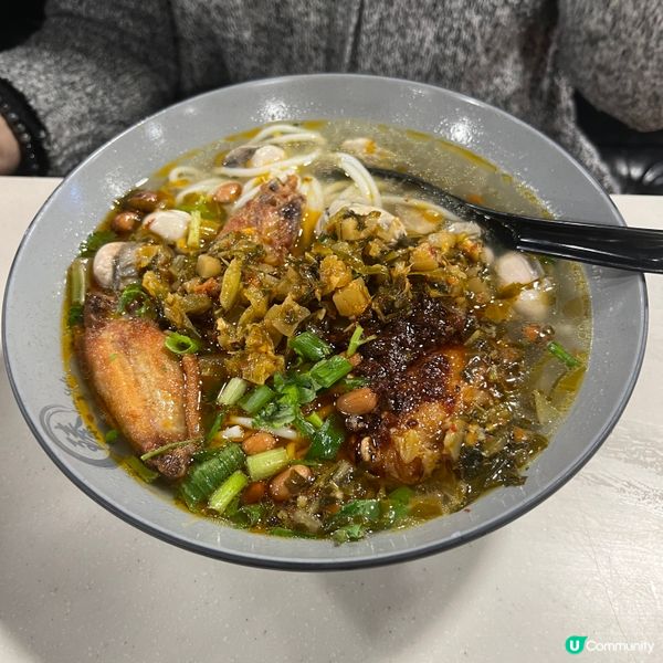 大大粒鮮蠔酸麻辣米線