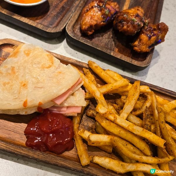 芝士火腿手抓餅配香脆薯條