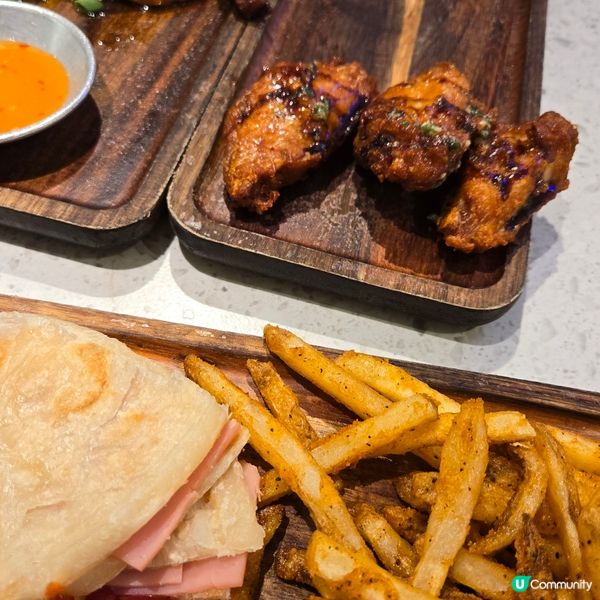 芝士火腿手抓餅配香脆薯條