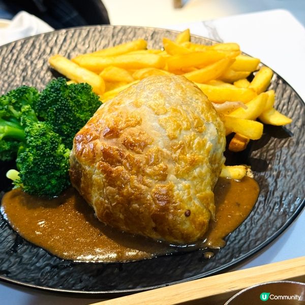 旺角Luna Kaffe 主打平價西餐+白布烏冬