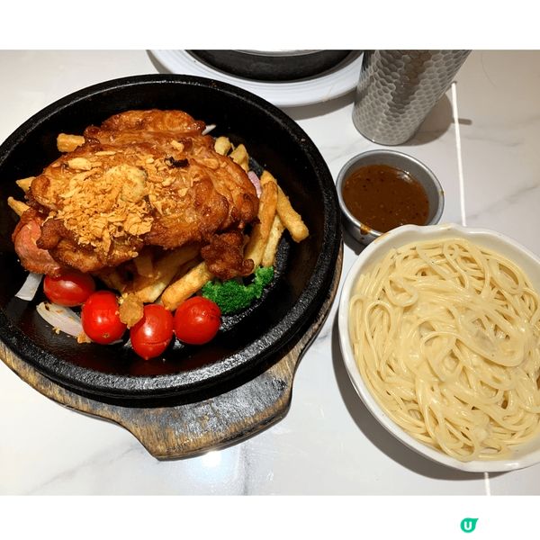 百分百餐廳：芝士蕃茄焗豬、乾炒牛河、雞扒意粉🍝最好味係焗豬，...