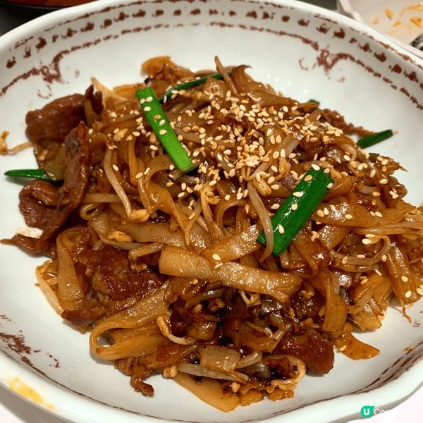 百分百餐廳：芝士蕃茄焗豬、乾炒牛河、雞扒意粉🍝最好味係焗豬，...