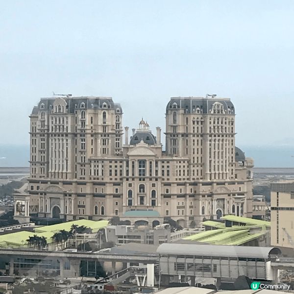 跟老婆乘搭了新濠天地的8字摩天輪，短短十分鐘就能夠看到氹仔全...