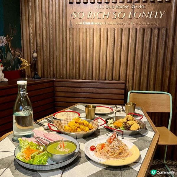 銅鑼灣•玩味打卡英倫風舊書店Cafe